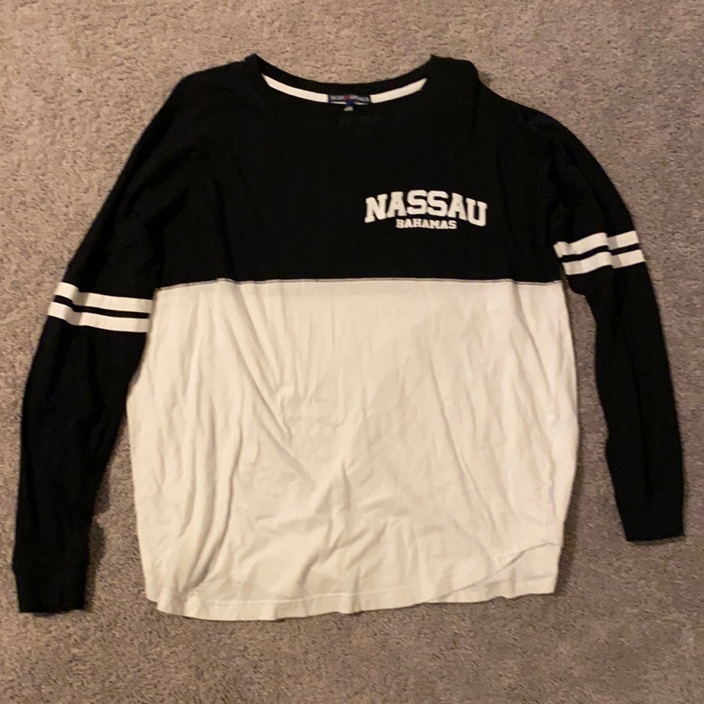 Nassau Bahamas. Size Xl
